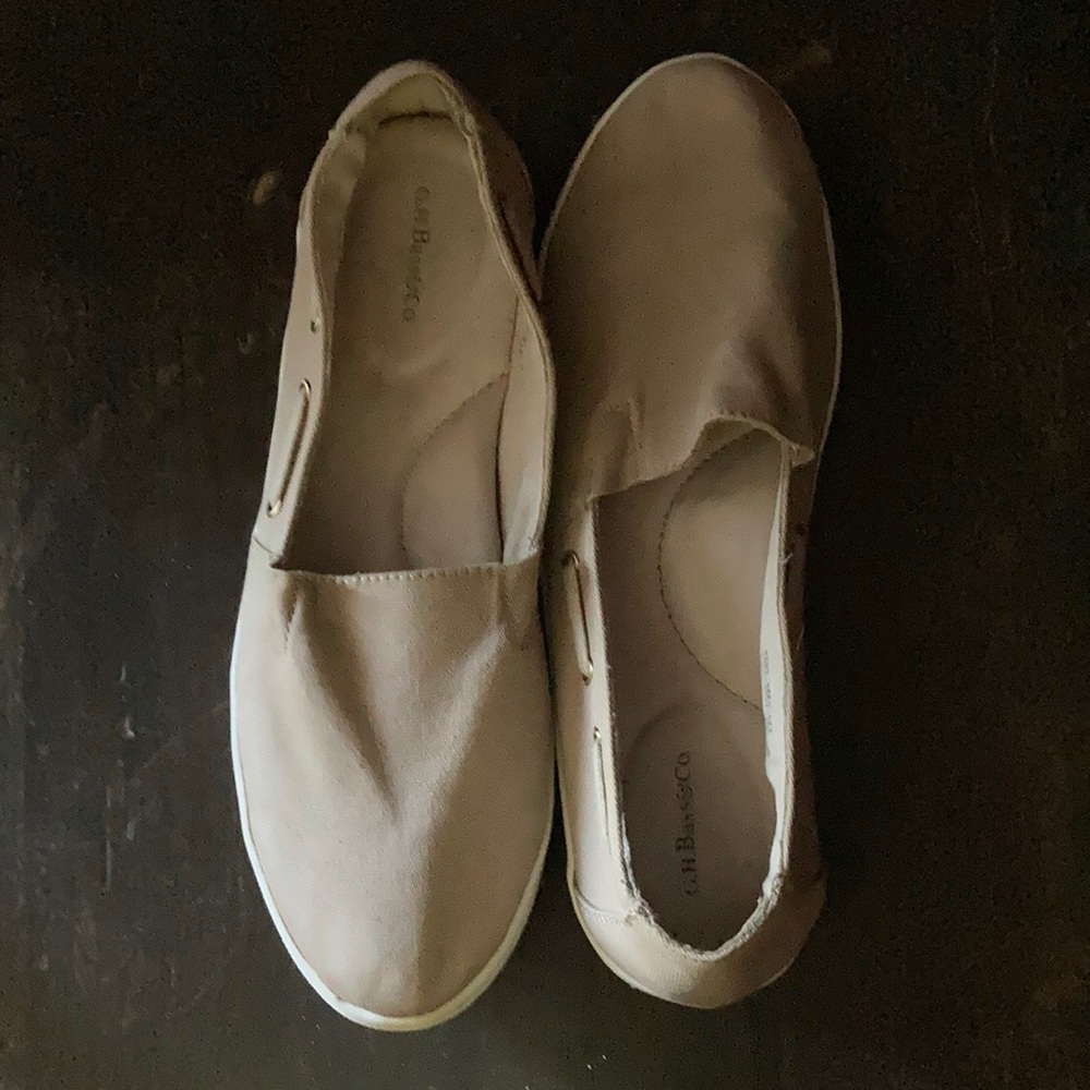 G.H. Bass & Co. tan canvas shoes, size 9M